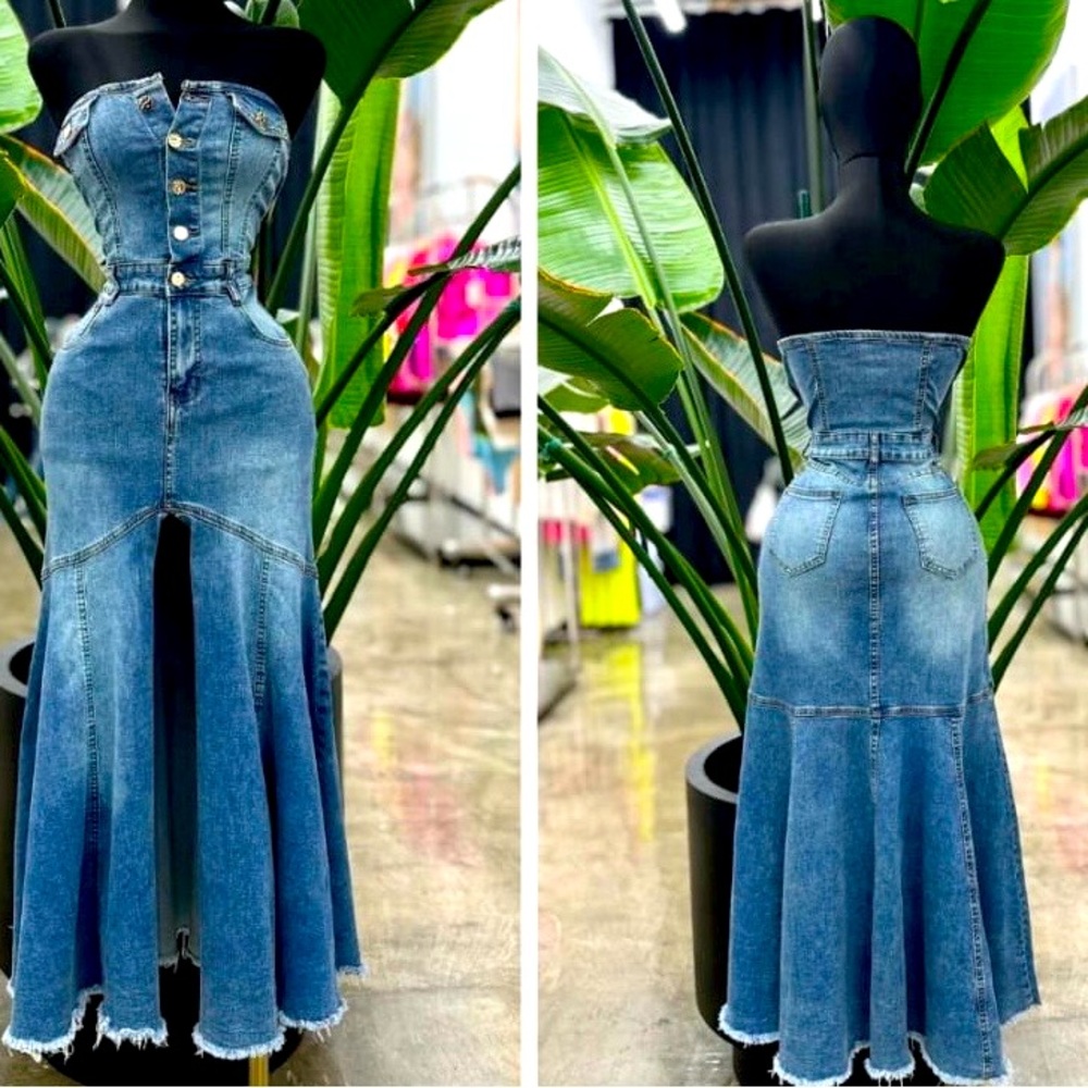 Denim dress.
Size S-M-L